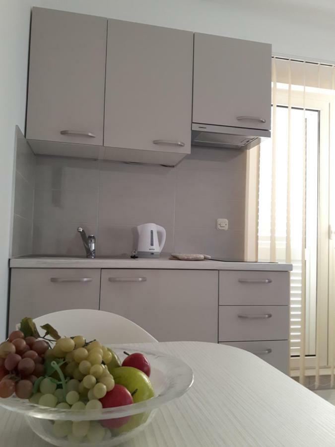 Apartments Nika Trogir Bagian luar foto
