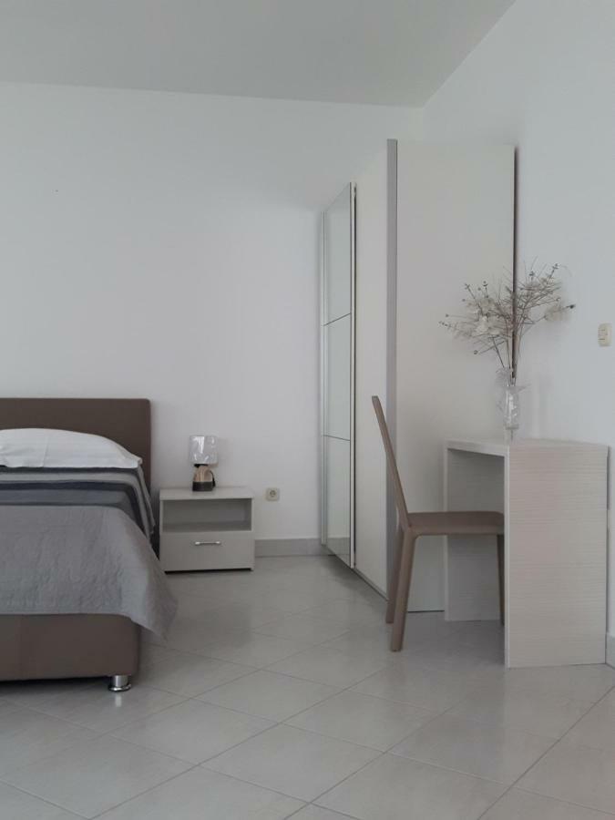 Apartments Nika Trogir Bagian luar foto