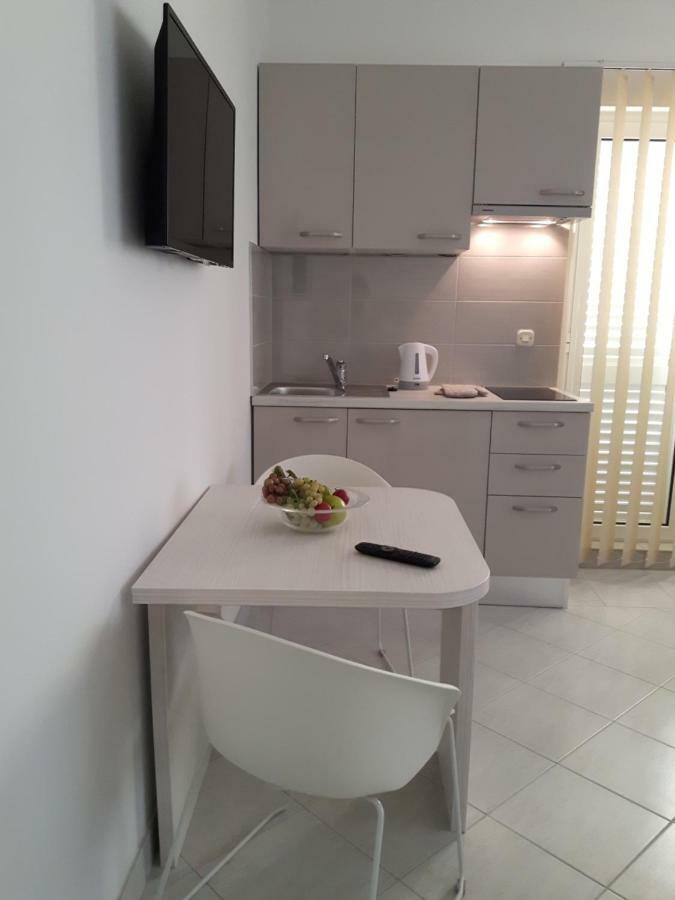 Apartments Nika Trogir Bagian luar foto