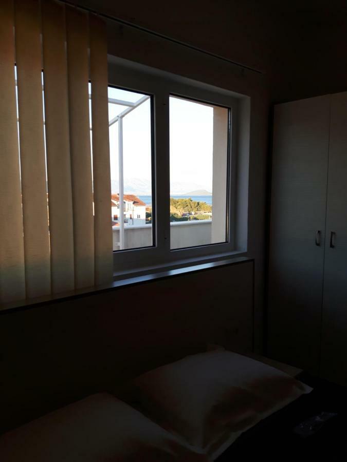 Apartments Nika Trogir Bagian luar foto