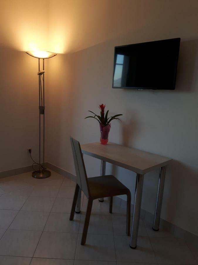 Apartments Nika Trogir Bagian luar foto