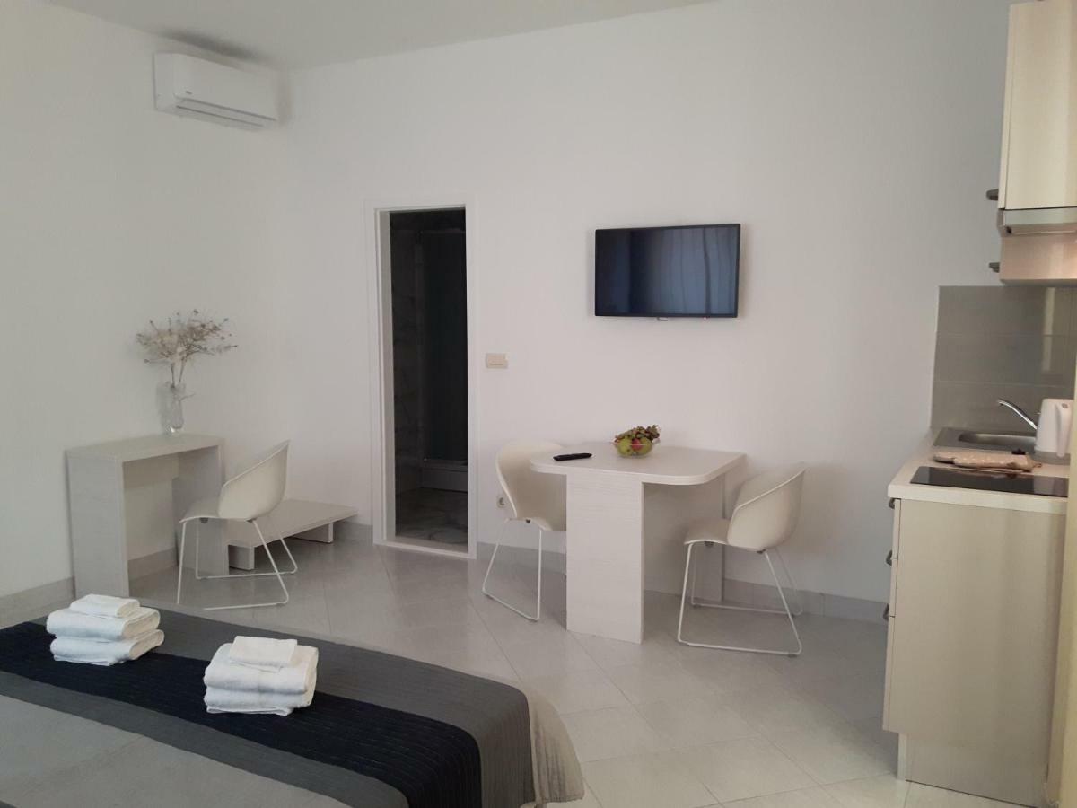 Apartments Nika Trogir Bagian luar foto